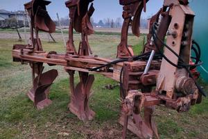 Aratro variabile idraulico trivomere Ugo Moro