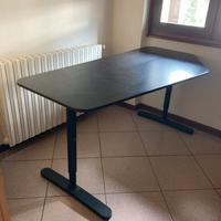 IKEA Bekant scrivania