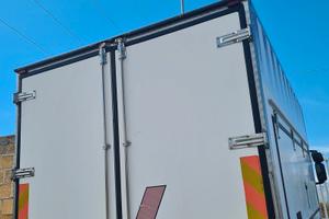 FURGONE FRIGO CON PORTA LATERALE  USO DEPOSITO
