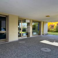 NEGOZIO A CASCINETTE D'IVREA