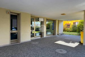 NEGOZIO A CASCINETTE D'IVREA