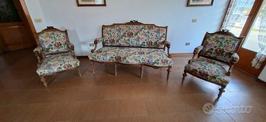 Divano 3 posti + 2 poltrone in noce antico