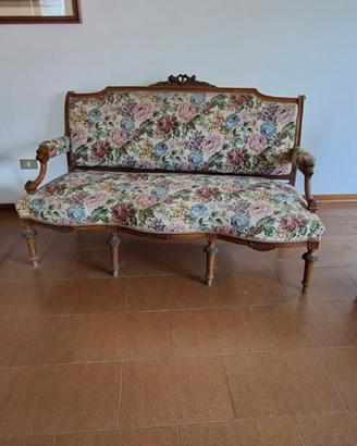 Divano 3 posti + 2 poltrone in noce antico