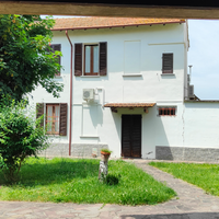 Casa con grande giardino
