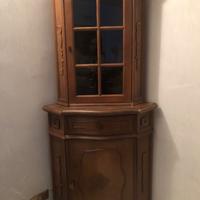 Angoliera con vetrina