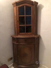 Angoliera con vetrina