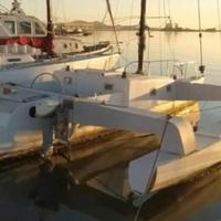 Trimarano a vela