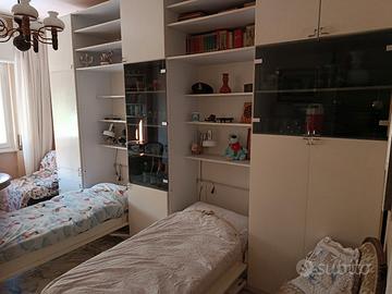 Camera a ponte con letti scomparsa