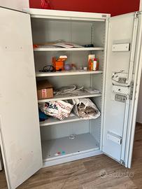 Cassaforte con combianzione e chiave