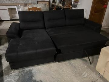 Divano con penisola e sistema estraibile