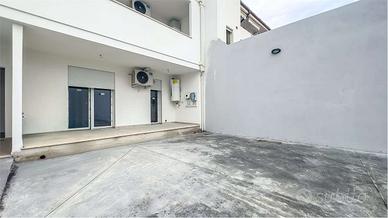 Trilocale di nuova costruzione con cortile e posto