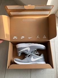 Nike Tanjun donna grigie