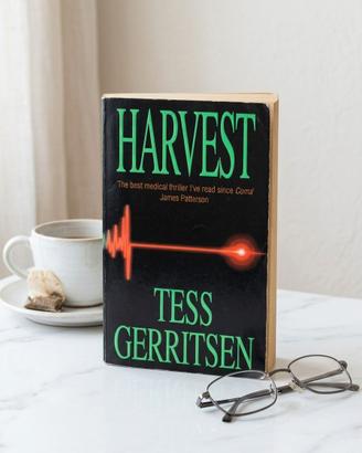 Libro Harvest di Tess Gerritsen in lingua inglese