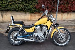 Suzuki intruder VS 800