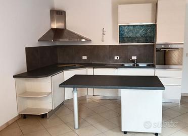 CUCINA ANGOLARE con ISOLA