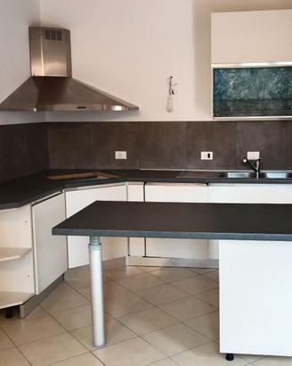 CUCINA ANGOLARE con ISOLA