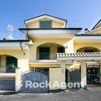 MARCO SIMONE, VILLA A SCHIERA