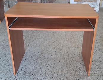 Scrivania e porta pc