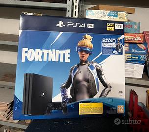 PS4  Pro 1 Tb Fortnite Edition con 2 Controller