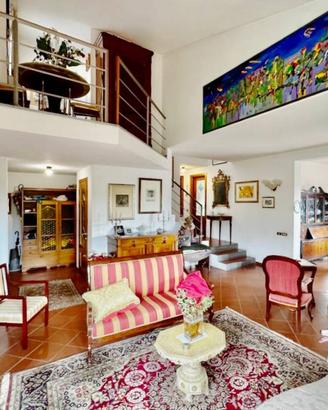 Villa di 410 m² con più di 5 locali e box auto dop