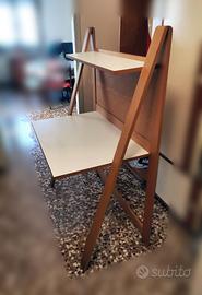 Scrivania a due ripiani