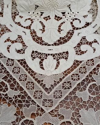 Stupendo Copriletto Puro Lino Ricami e Burano 