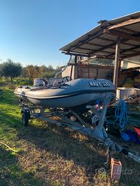 Gommone NAVY 535 datato ma ben conservato