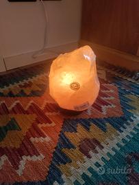 Lampada di sale rosa dell'Himalaya naturale