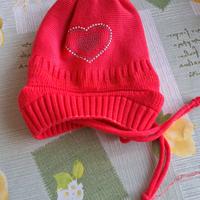 Cappello Bimba Rosso con lacci