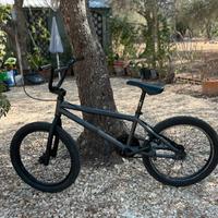 Bmx  bicicletta