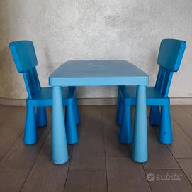 Tavolino Ikea completo di due sedie
