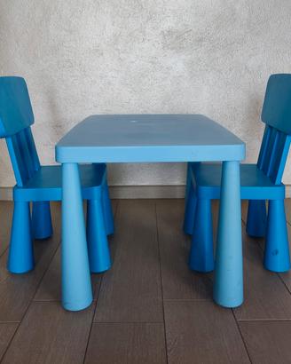 Tavolino Ikea completo di due sedie
