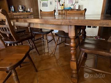 Tavolo in legno massello con 6 sedie