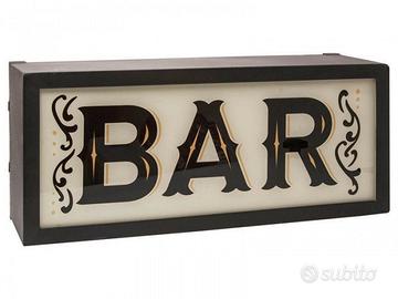 Bar in centro con tavola fredda