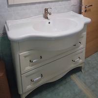 Bagno: Mobiletto con lavabo