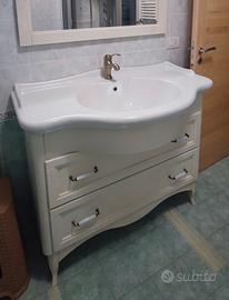 Bagno: Mobiletto con lavabo