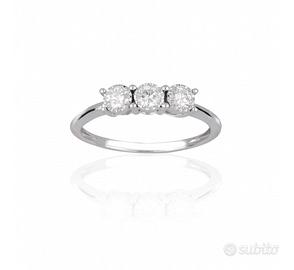 Anello con diamanti