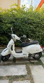 Vespa 300 GTS Super Piaggio