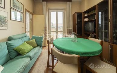 LUMINOSO APPARTAMENTO IN ZONA CENTRALE CON GARAGA