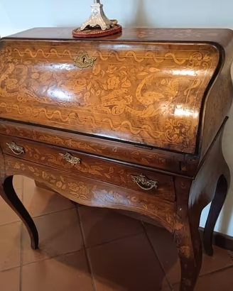 Scrittoio antico a ribalta