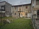 ronchi-casa-su-due-livelli-ed-ampio-giardino