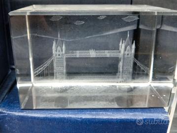 cristallo con incisione 3d tower bridge Londra sou