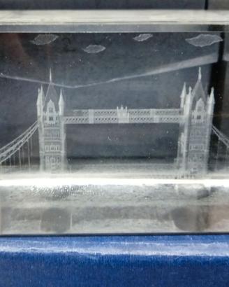 cristallo con incisione 3d tower bridge Londra sou