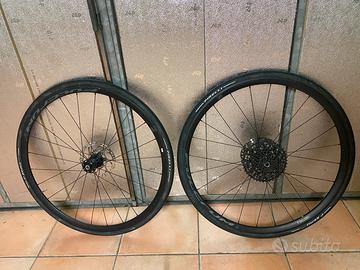 Ruote per gravel da strada complete