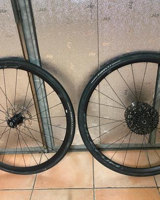 Ruote per gravel da strada complete