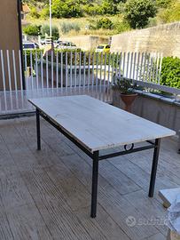 Tavolo da esterno in travertino