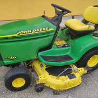 Trattorino tagliaerba John Deere LX277 a tre lame