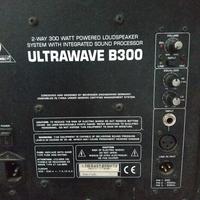 cassa attiva behringer  ultrawave b300