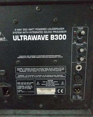 cassa attiva behringer  ultrawave b300