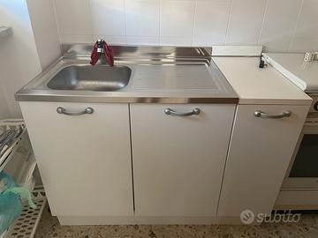 Mobile cucina con lavello